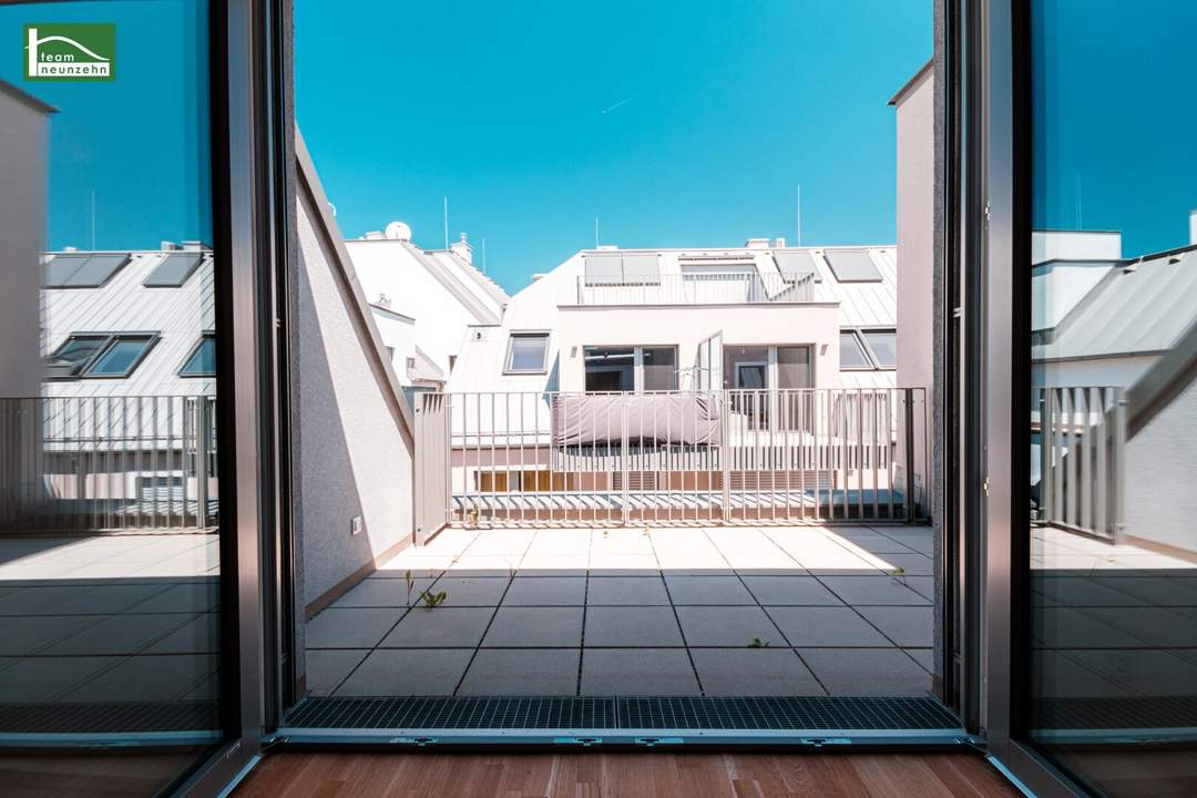 Über den Wolken .... Erstbezug im DG mit Terrasse und Küche in Bestlage unweit der U1 - Kagraner Platz - sofort beziehbar!