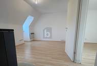CHARMANTE DACHGESCHOSSWOHNUNG MIT HELLER WOHNATMOSPHÄRE