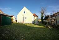 Kleines Haus mit Nebengebäude