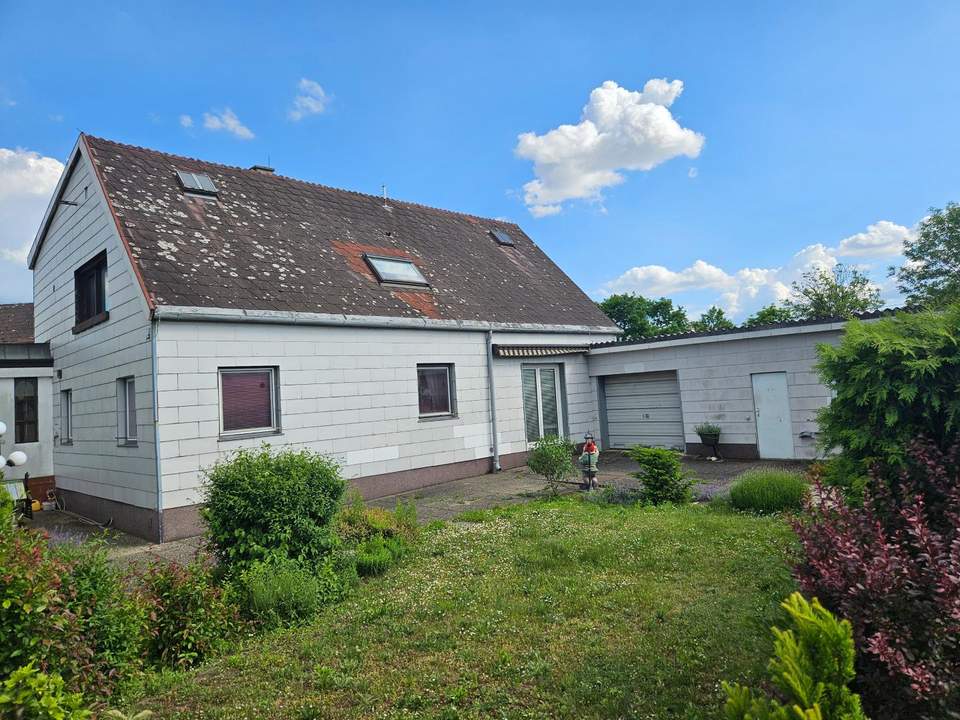 Haus mit viel Nebenflächen Garage, Werkstatt und Co