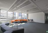 Modernes Büro mit Balkon im Saturn Tower