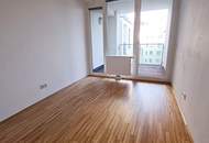 HILSCHERGASSE, UNBEFRISTET, 64 m2 Altbau inkl. 5 m2 Loggia, 2 Zimmer, Komplettküche, Wannenbad, Parketten, 3. Liftstock, gefördert