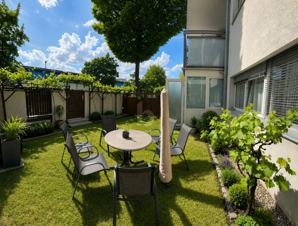 TRAUMHAFTER GARTEN MIT SÜD-TERRASSE UND ZENTRALER LAGE