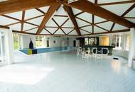 VILLENJUWEL MIT INDOOR SWIMMING POOL IN IDYLLISCHER RUHELAGE