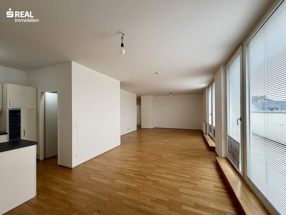 repräsentative Dachgeschoßwohnung mit ca. 122 m² Wfl. nahe Bahnhof