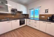 Schlitters: Kernsanierte Dachgeschosswohnung mit Balkon und Garten, 3 Schlafzimmer plus ein großer Raum für Gäste oder Homeoffice