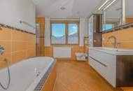 Hochwertige Dachgeschosswohnung mit schönem Ausblick in Ruhelage