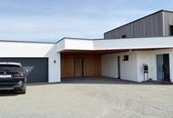 Architektenhaus in sonniger Ruhelage mit Spiral-Weinkeller, Infinity Pool und Burgblick