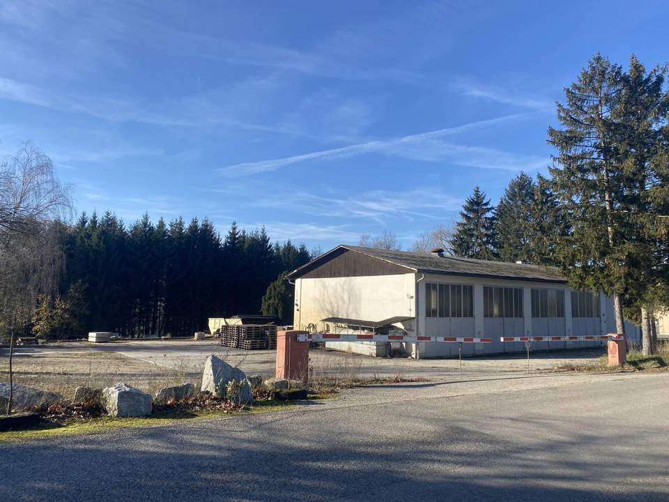 Betriebsliegenschaft/Halle mit ca. 13.000 m² Grundstücksfläche in frequentierter Lage Nähe Ried i.I.