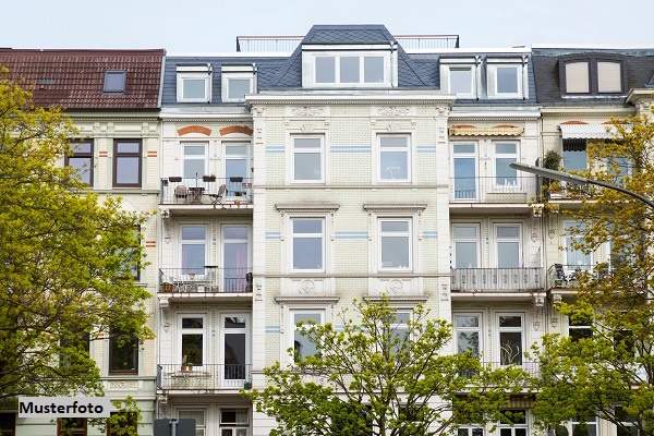 Altbau-Mehrfamilienhaus mit 10 Wohnungen und Entwicklungspotenzial