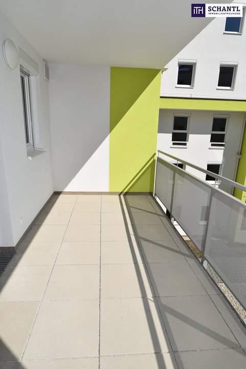 Ideale Hofruhelage! Neuwertige 2 Zimmer Wohnung mit großer Loggia!