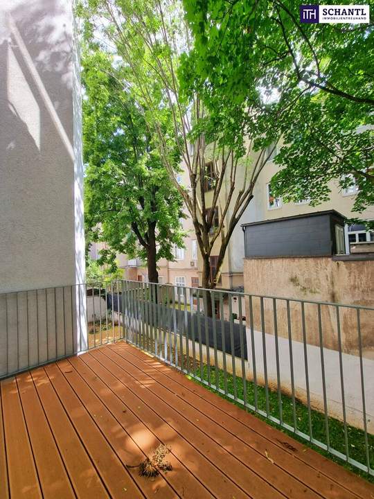 Blick ins Grüne! Traumhaft sanierter Erstbezug mit Balkon! 3 Zimmer + TOP-Lage + TOP Anbindung + Ruhige Seitengasse + Wunderschönes Altbauhaus! Jetzt zugreifen!