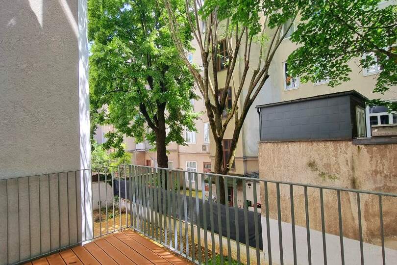 Blick ins Grüne! Traumhaft sanierter Erstbezug mit Balkon! 3 Zimmer + TOP-Lage + TOP Anbindung + Ruhige Seitengasse + Wunderschönes Altbauhaus! Jetzt zugreifen!, Wohnung-kauf, 349.000,€, 1150 Wien 15., Rudolfsheim-Fünfhaus