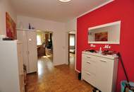 Sonnige 3-Zimmer-Wohnung im 1. Stock mit großer Loggia und Einzelgarage