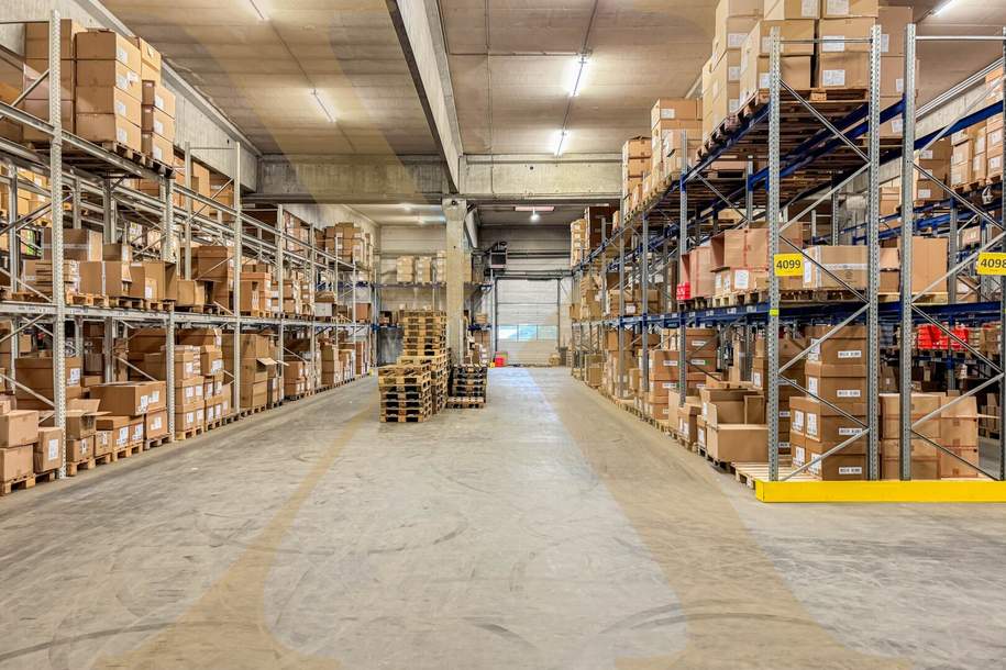 Lagerhalle samt Büros in verkehrstechnisch optimaler Lage in Wels zu vermieten! Gleisanschluss vorhanden! Teilbar!, Gewerbeobjekt-miete, 4.000,00,€, 4600 Wels(Stadt)