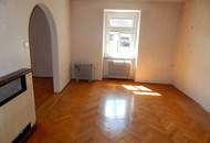 Historisches Gebäude mit großen Weinkeller mit Gewölbe im Zentrum von Perchtoldsdorf