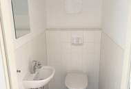 HOFSEITIG - Schöne 4-Zimmerdachgeschosswohnung mit Terrasse und Klimaanlage!