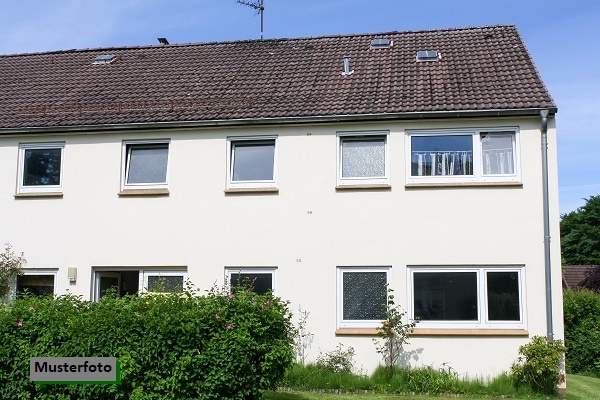 Mehrfamilienhaus mit 3 Wohnungen, Terrasse und Doppelgarage