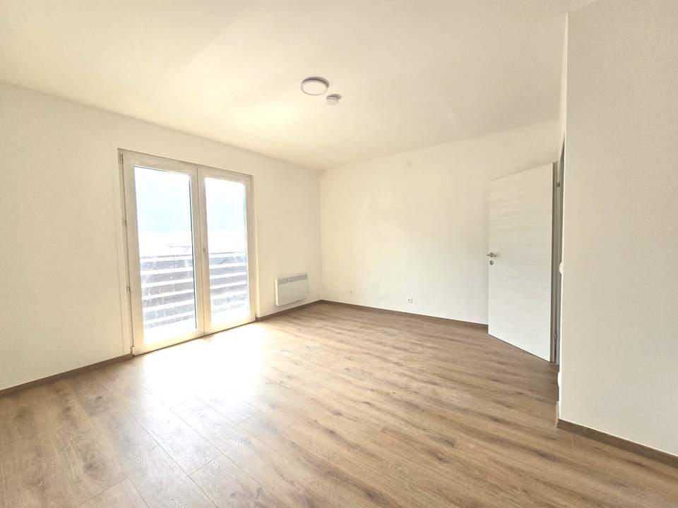 Zentrale, schöne und neu renovierte 2-Zimmer Maisonette Wohnung mit Loggia