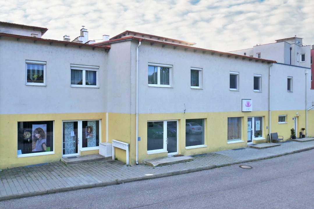 Büro/Praxis/Geschäftslokal unweit Pressbaumer Zentrum inkl. 2 PKW-Stellplätzen