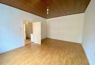 3 Zimmer-Wohnung ZUM SANIEREN, HELL und RUHIG!