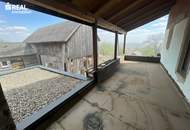 Teilsaniertes Einfamilienhaus mit großzügigem Nebengebäude