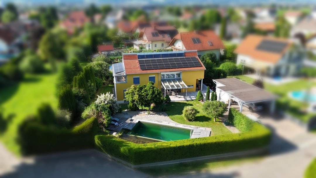 Exklusives Wohnen mit Schwimmteich & Galerie - Ihr zu Hause wartet