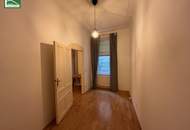 BEI DER ECKE NEUBAUGASSE! LEISTBARE GEBRAUCHTWOHNUNG IN HOFRUHELAGE! SCHÖNES ALTBAUHAUS! SEHR ZENTRAL! Für Eigennutzer aber auch Anleger.