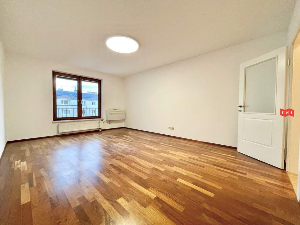 „Lainzer Platzl“ in Hietzing: Helle, ruhige, renovierte 3-Zimmer Neubau-Wohnung (BJ 1992) mit Grünblick und Garage