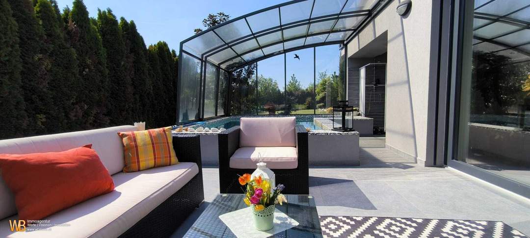 1A Traumhaus 250m² Wohnnutzfläche, 4 Zimmer, Innenpool, Garage, Garten