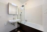 Geschützte, ruhige Lage mit Blick ins Grüne - Stilvoll möblierte 2,5-Zimmer-Wohnung mit Balkon