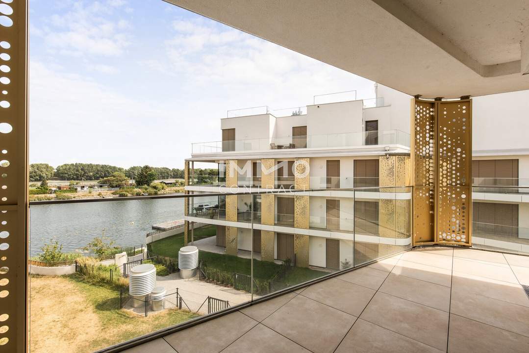 Wohnen, wo andere Urlaub machen: Erstklassige 5-Zimmer-Wohnung am Wasser mit 70m2 Balkon
