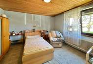 Sonniges großes Grundstück mit sanierungsbedürftigem Haus