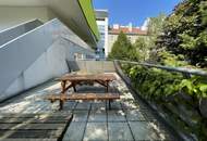 Ruhige Neubauwohnung im Architektenhaus + Blick ins Grüne // Ab Dezember!!