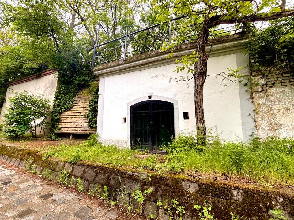 Idyllisches Presshaus mit Kellerröhre in der Nähe der Stammersdorfer Kellergasse