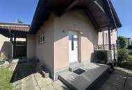 Tolles Zweifamilienhaus mit Einliegerwohnung, sonniger Terrasse, Keller, Doppelgarage und Pool!