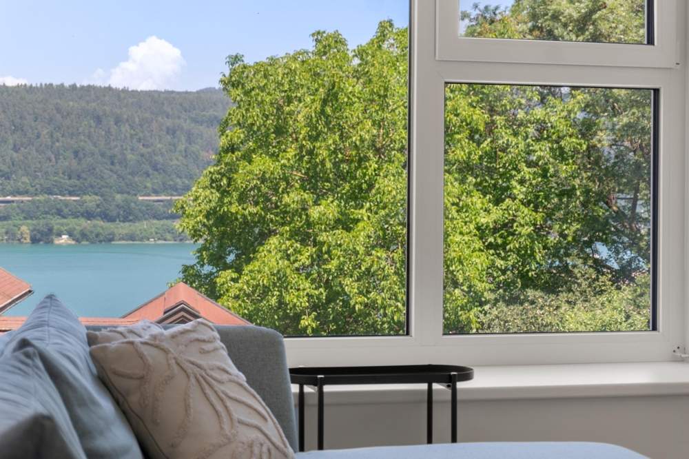 Neuwertige Seeblick-Wohnung in traumhafter Lage