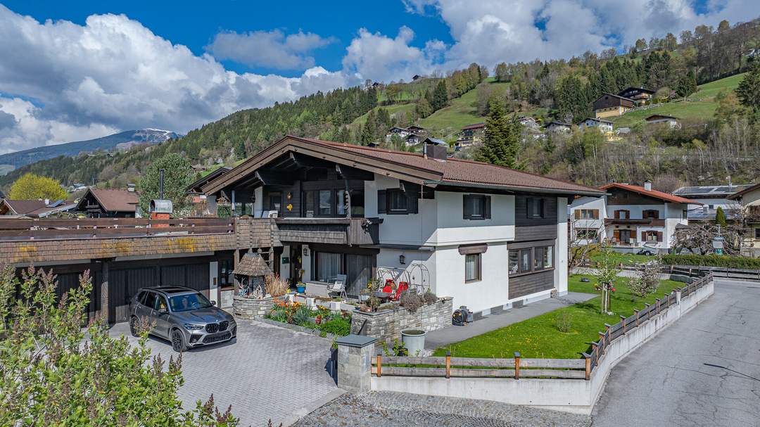 Landhaus mit Bergblick in zentrumsnaher Ruhelage