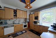 Großzügiges Wohnhaus mit Garagen für drei PKW, Sackgasse, Waldrandlage