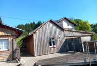 Behagliches Einfamilienhaus mit Naturteich, Wintergarten und Carport in Roßbach