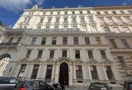 UNBEFRISTET - Repräsentative 9-Zimmer Altbauwohnung mit Balkon und Blick auf das Rathaus – ca. 293 m² in bester Innenstadtlage - auch ideal als Büronutzung