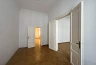 UNBEFRISTET - Repräsentative 9-Zimmer Altbauwohnung mit Balkon und Blick auf das Rathaus – ca. 293 m² in bester Innenstadtlage - auch ideal als Büronutzung