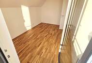 3 Zimmer. 3 Terrassen. Ein Zuhause! Genial - Lebens(t)raum Erfüller im Grünen - Klimaaktiv Bronze! Ab ins Dachgeschoss / Viel Lebensqualität! Wärmepumpe und Solaranlage + Naturnahe Gewässer ums Eck!