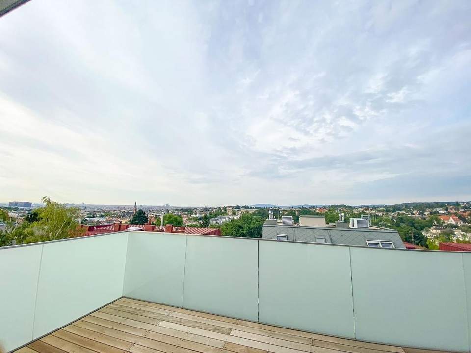 Exklusives Penthouse mit Terrasse, Weitblick &amp; Tiefgarage // Exclusive Penthouse with Terrace, Panoramic Views &amp; Underground Parking //