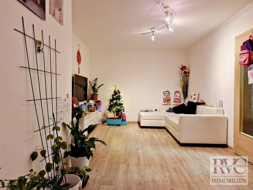 Weg vom Straßenlärm - Ruhige, sehr gut geschnittene 3-Zi-Whg mit gr. Loggia und Tiefgaragenplatz