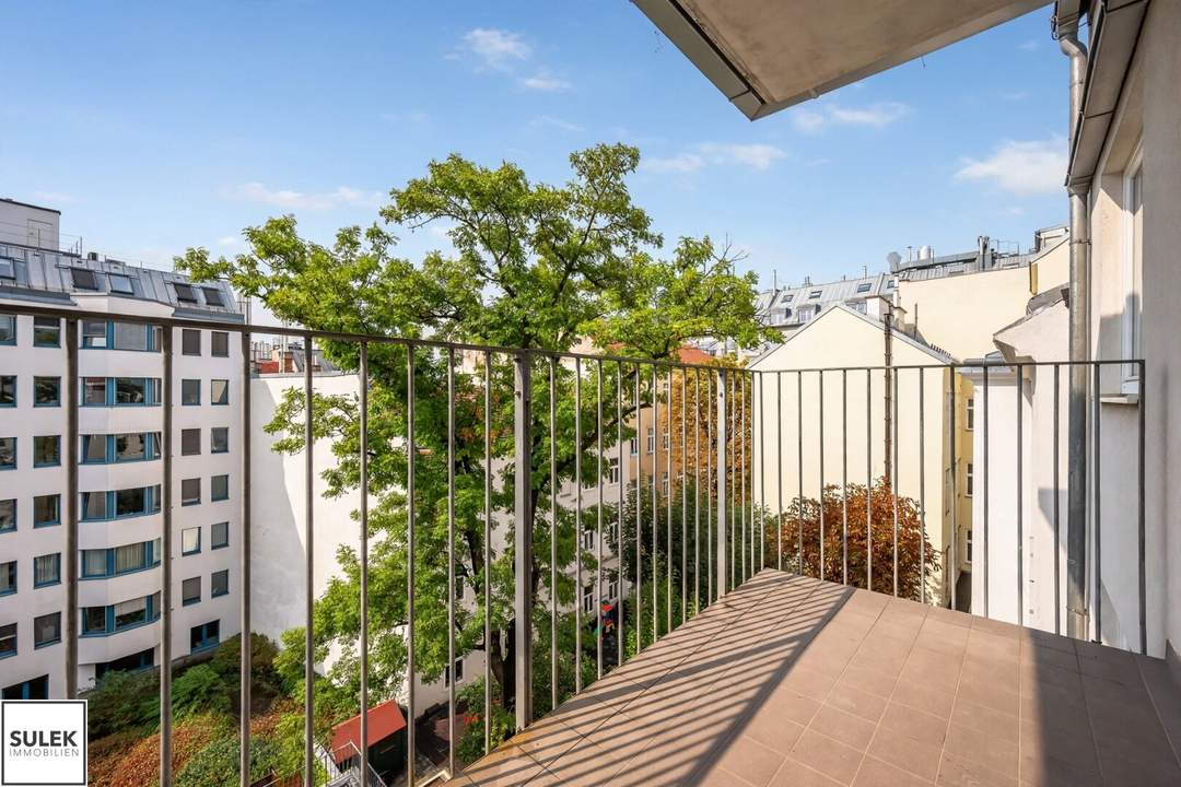 Perfekte Lage in der Josefstadt: Top-geschnittene 2-Zimmer-Wohnung mit Ost-Balkon ab sofort beziehbar.
