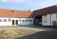 Vielseitig nutzbarer Vierseithof mit Maschinenschuppen, Stallungen, Keller und Garten