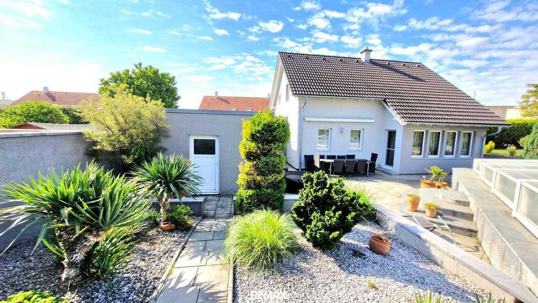 Neuwertiges 5-Zi-EFH in Gramatneusiedl mit Garten, Terrasse &amp; 2 Garagen!