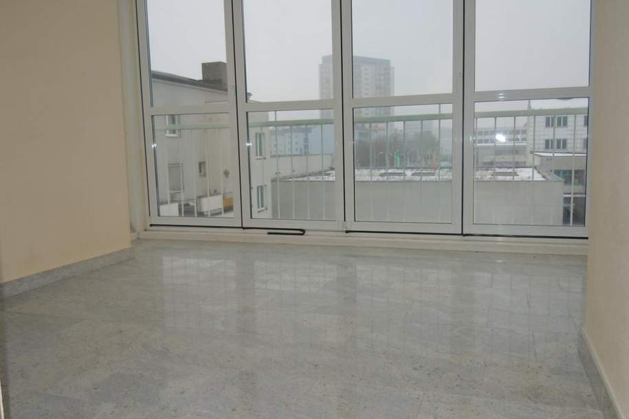 Helle 3,5-Zimmer-Wohnung mit Wintergarten & Loggia, Wohnung-miete, 1.399,00,€, 4020 Linz(Stadt)