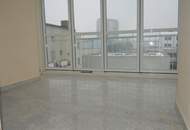 Helle 3,5-Zimmer-Wohnung mit Wintergarten, Loggia &amp; TG-Platz